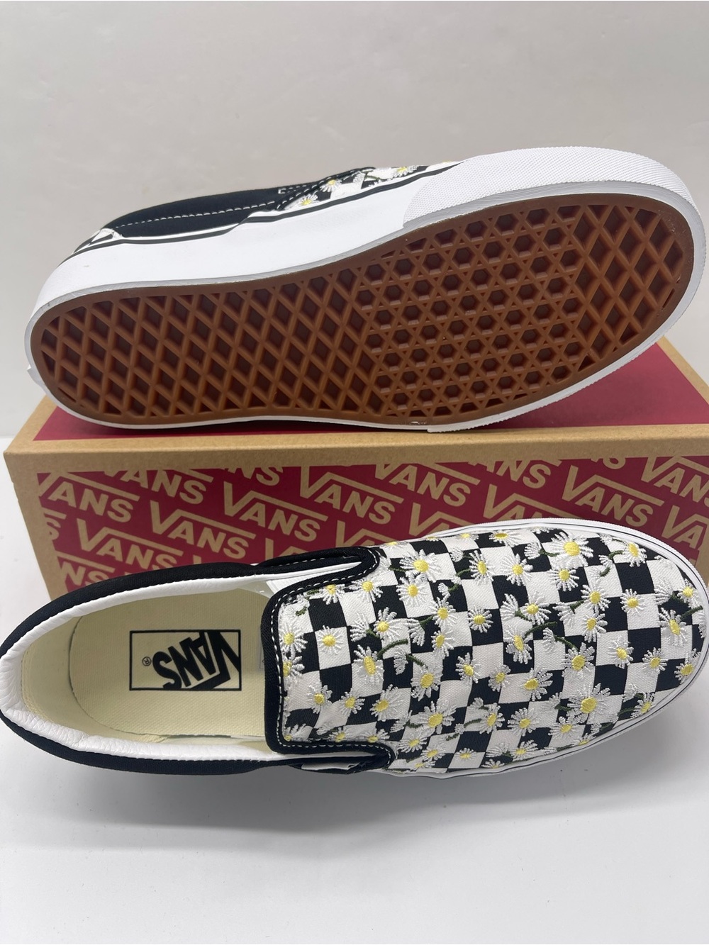 Vans Classic Slip-On Platform FLORAL CHECKERBOARD BLACK/WHY
VN000EA9BA2 Sneakers - Picture 3 of 16